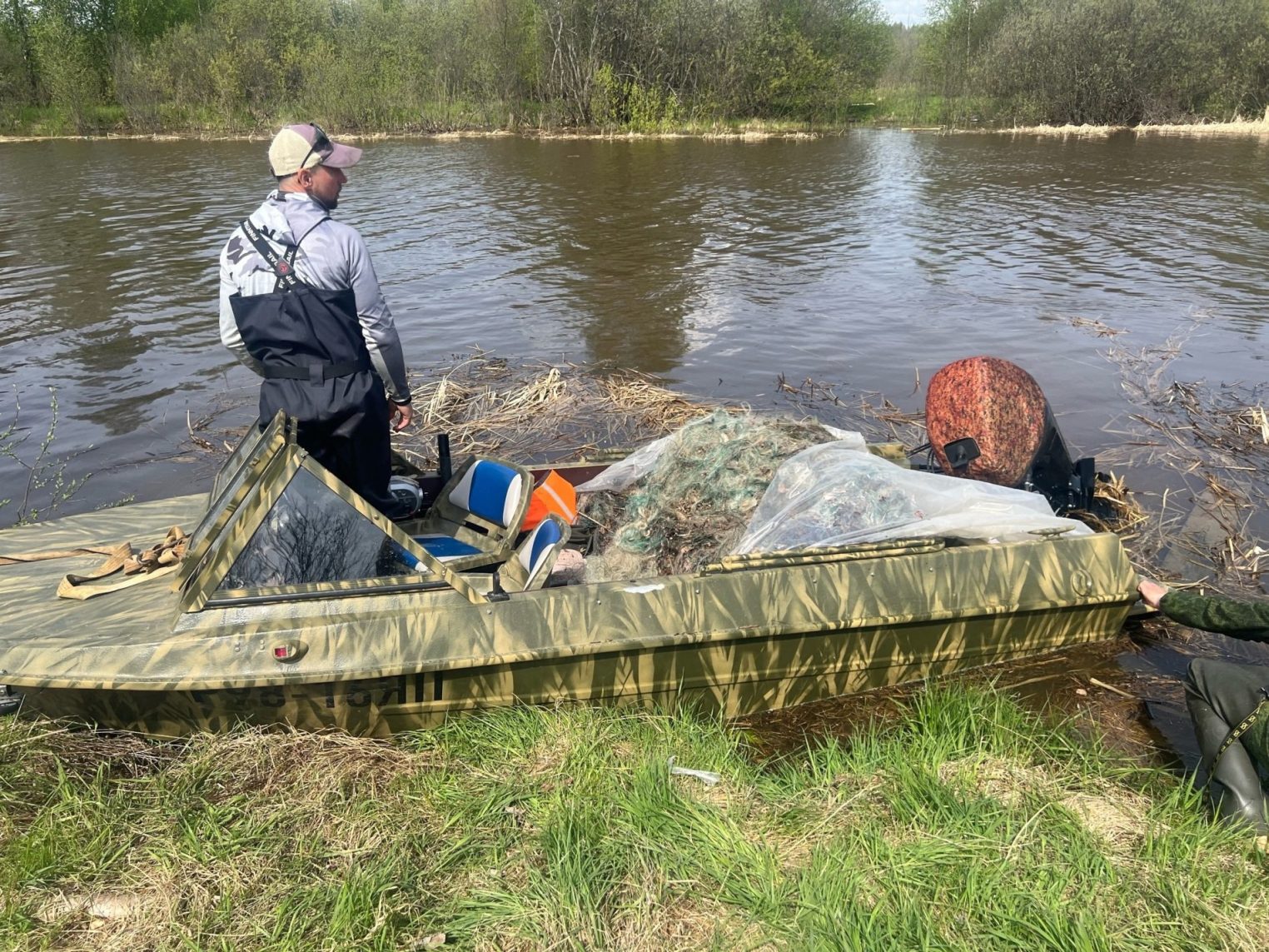 Костромичи собрали в водоемах полторы тонны мусора