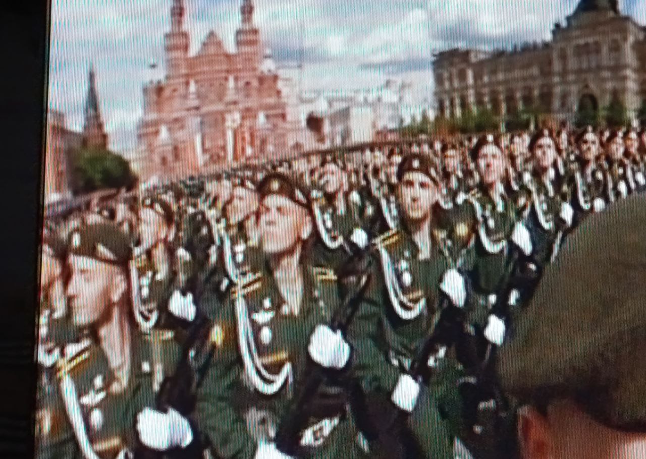 Курсанты военной академии РХБЗ прошли парадным маршем по Красной площади