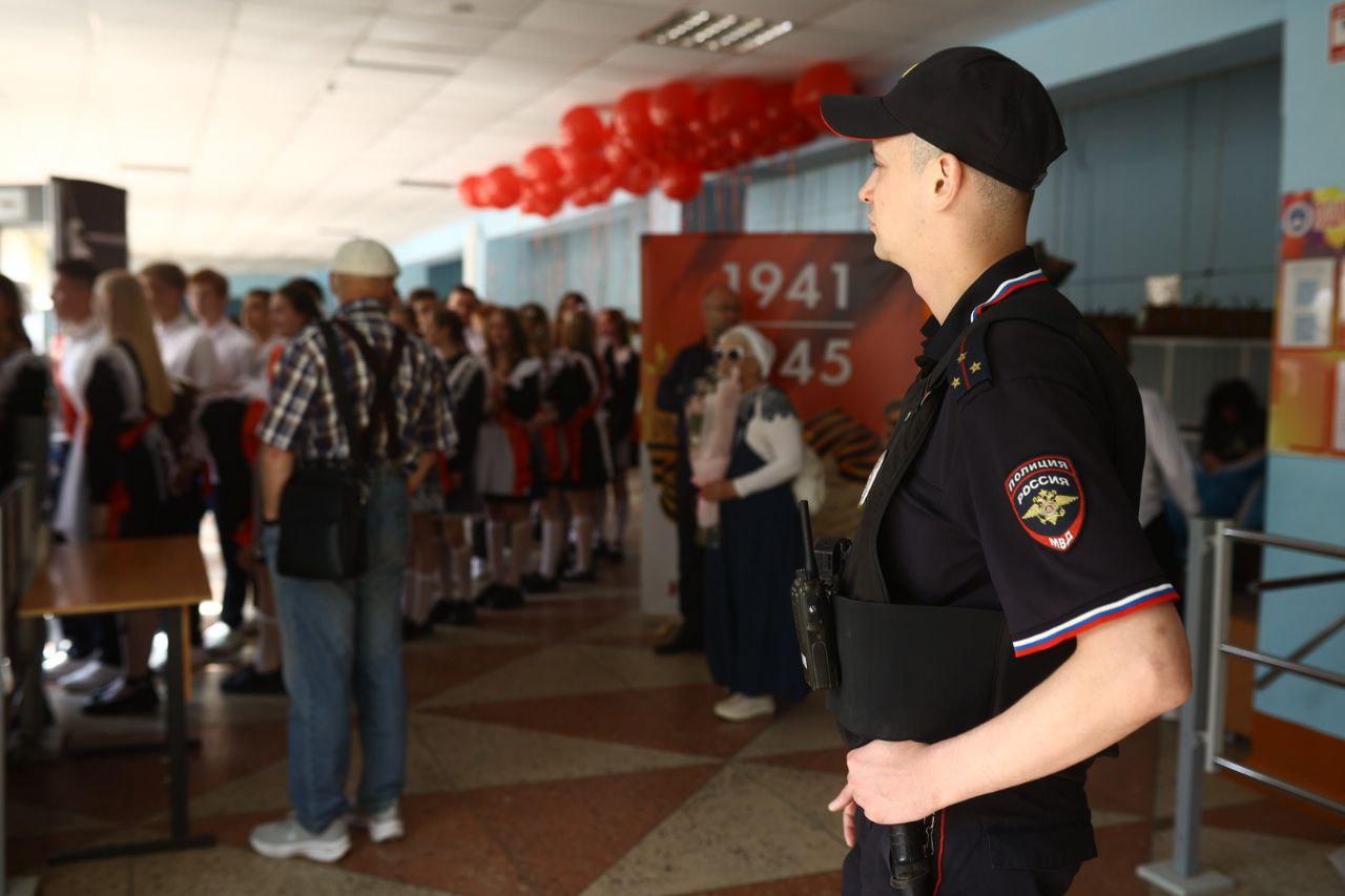 "Последние звонки" костромских выпускников прошли под присмотром полиции