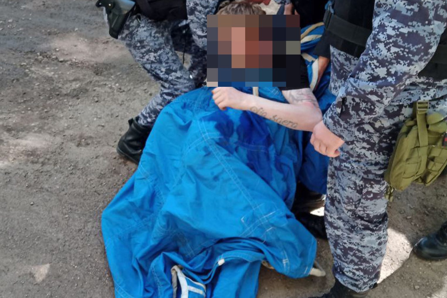 Мужчина чудом остался жив после падения с третьего этажа в Костроме
