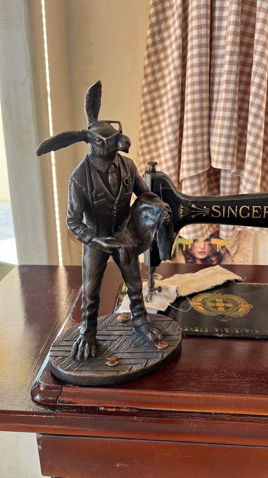 Новый заяц-портной поселился в Торговых рядах в Костроме