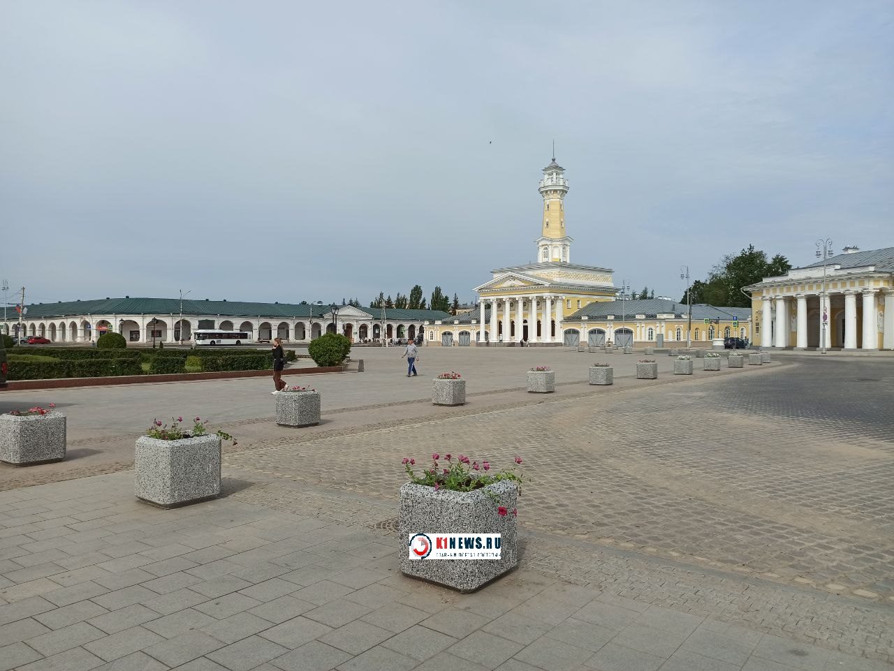 На Сусанинской площади Костромы "зацвели" каменные кубы