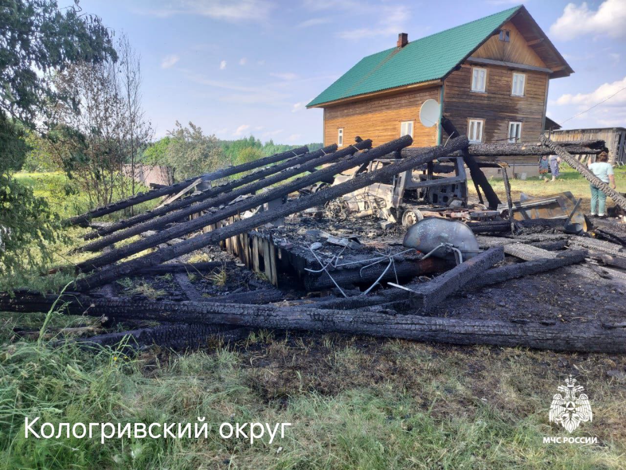 Пожар оставил костромича без целого автопарка