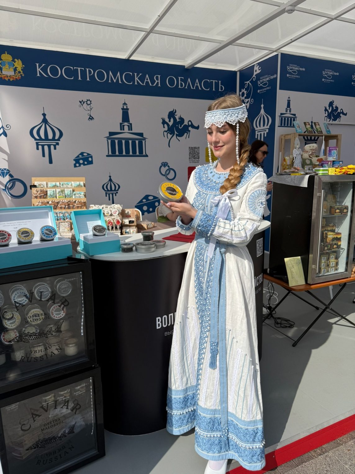 Костромская Снегурочка на ВДНХ стала притягательной персоной