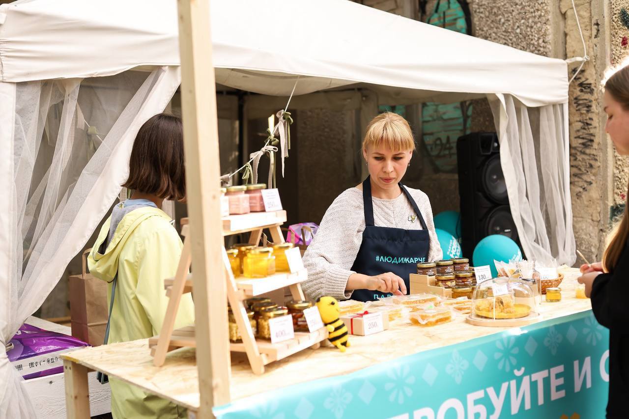 В Костроме прошла акция «В России вкуснее» в поддержку местных производителей