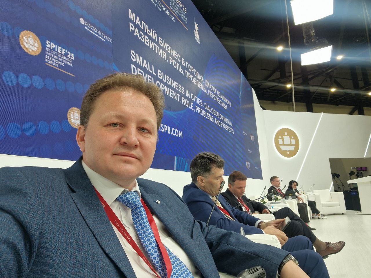 На ПМЭФ-2025 Дмитрий Аббакумов выступил в защиту малого бизнеса России