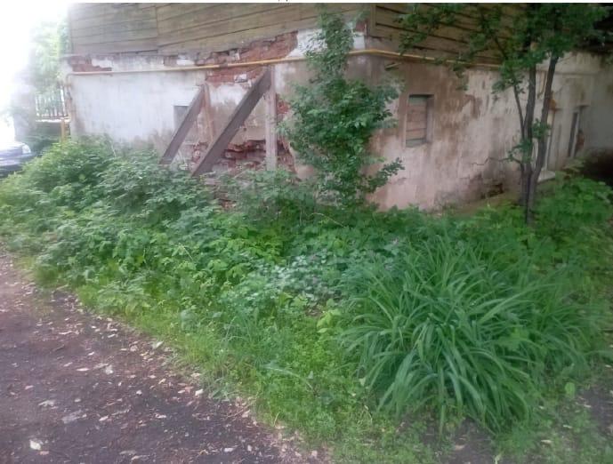 Сквозь крышу дома в Костроме жители видят небо