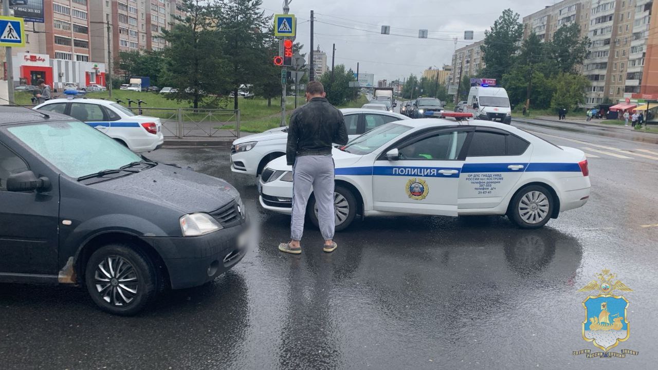 Два ребенка пострадали в столкновении иномарок в Костроме