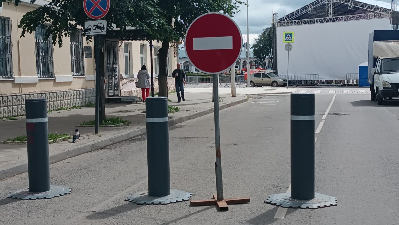 На нескольких улицах Костромы временно будет не проехать и не припарковаться