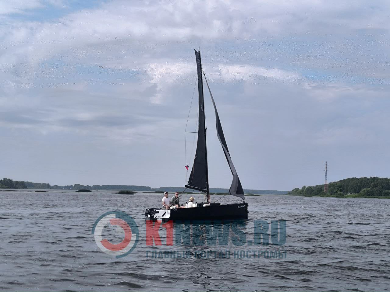 Парад кораблей прошел под колокольный звон в Костроме