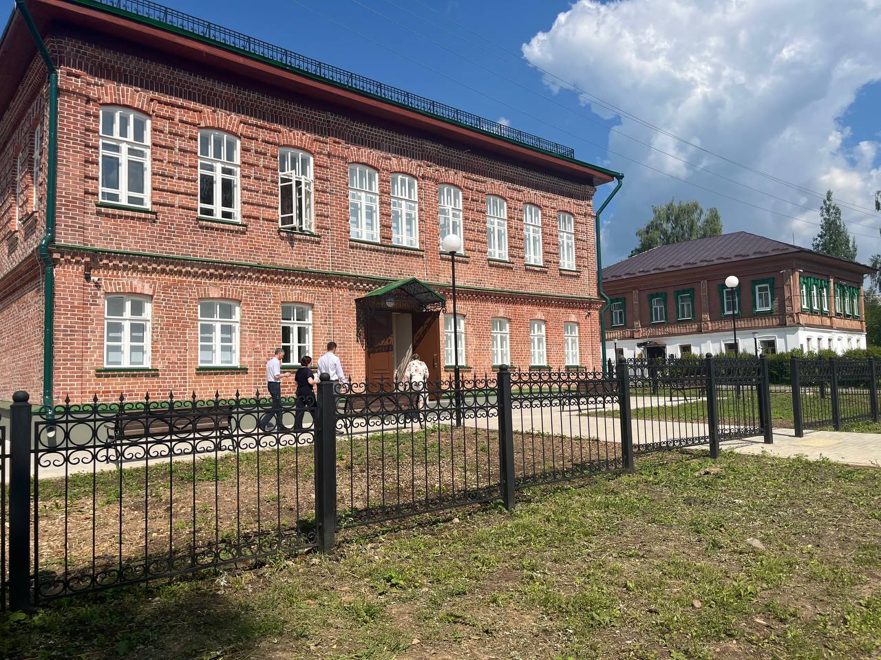 Студенты КГУ оживили картину "Грачи прилетели" для музея под Костромой