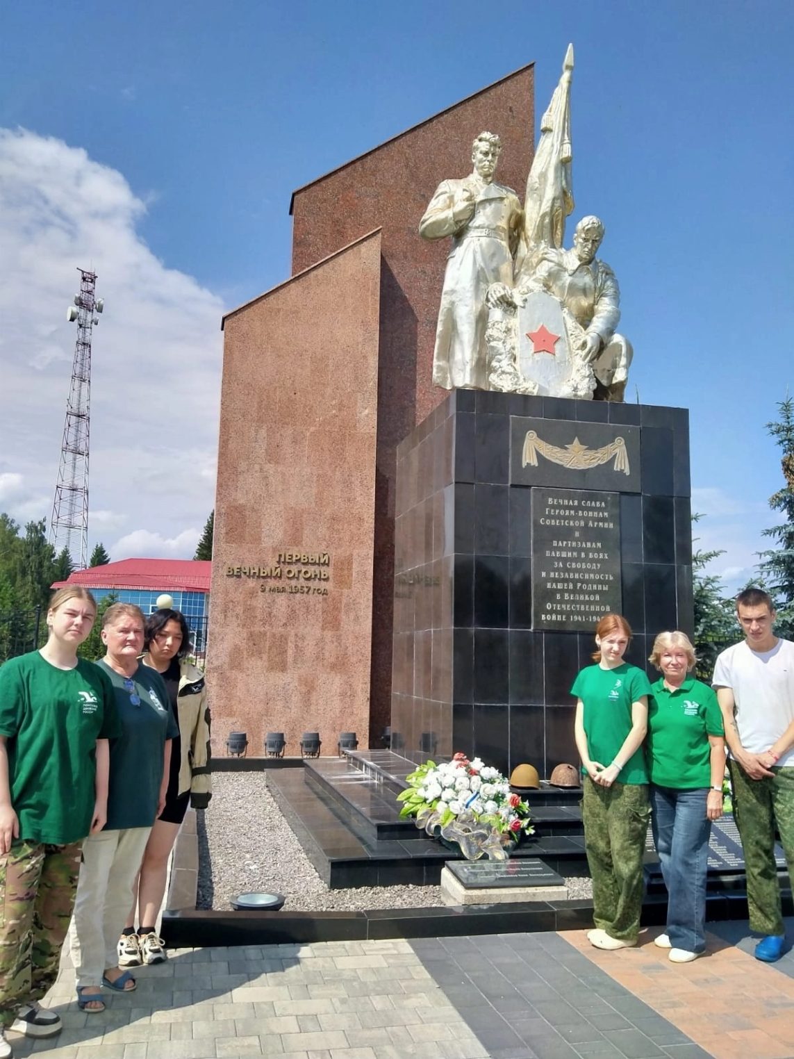 Поисковики Костромы установили памятную доску в Тульской области