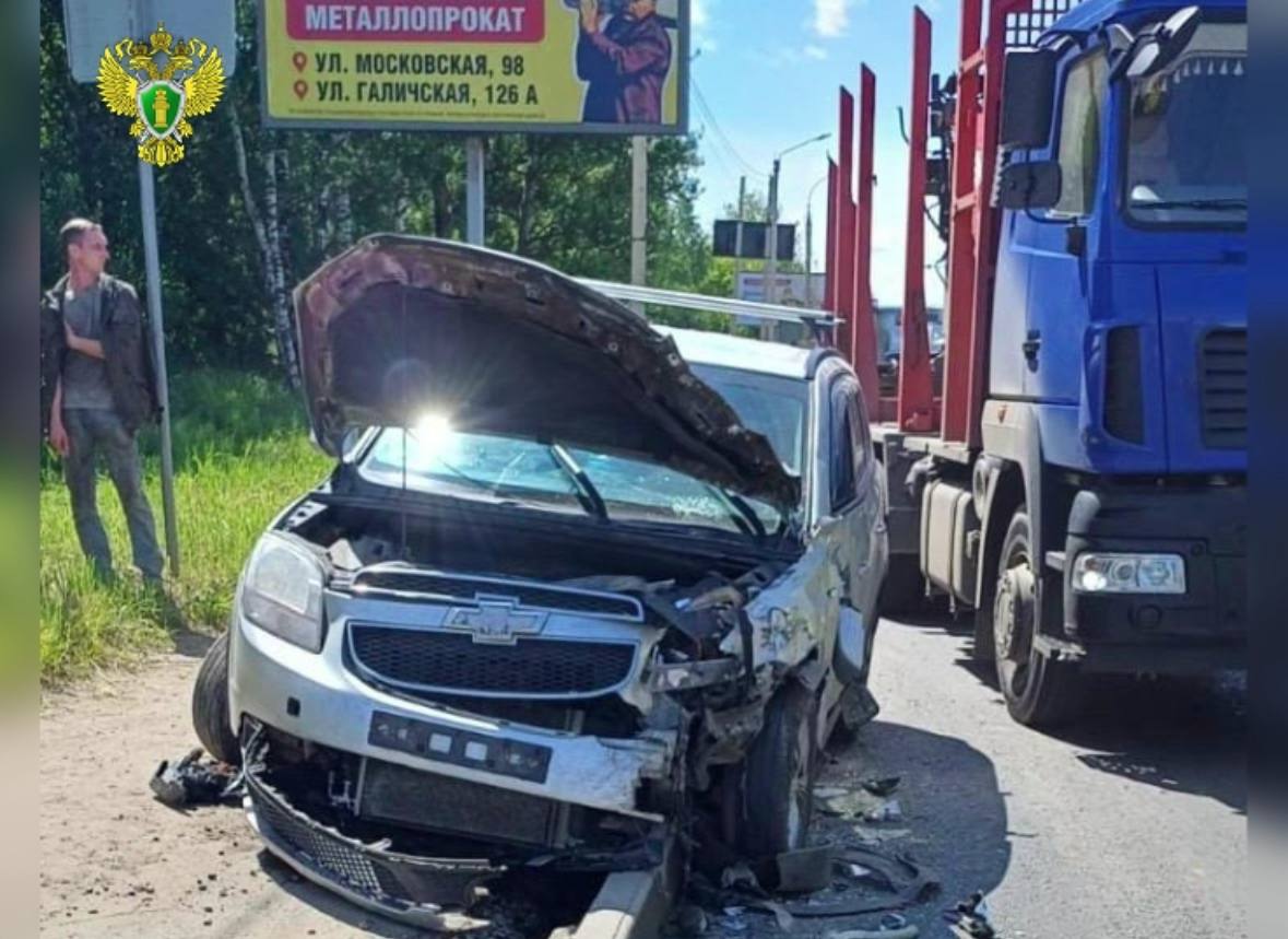 Жуть: в аварии с КАМАЗом пострадали три костромича