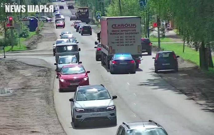 Водителей шокировал размер дорожного "кармашка" в костромском райцентре
