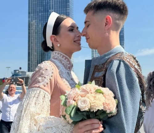 На столичном свадебном фестивале ярославна блистала в платье от дизайнера из Костромы