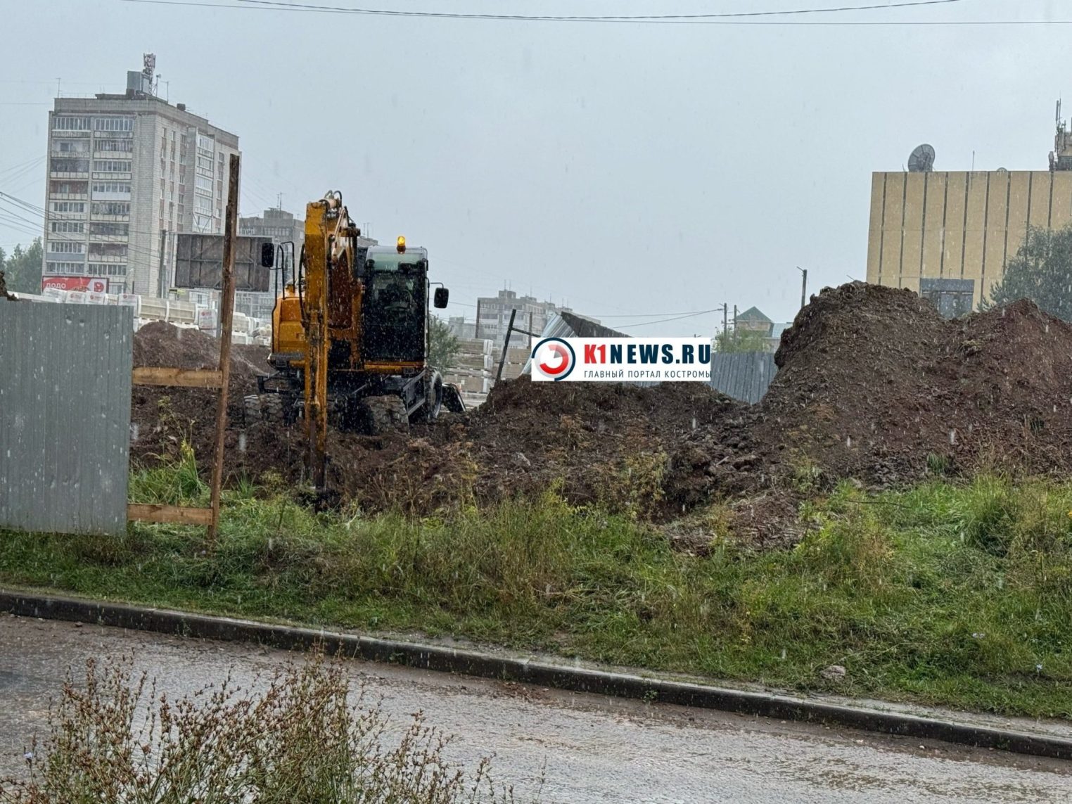 К новому бассейну в Костроме подводят коммуникации
