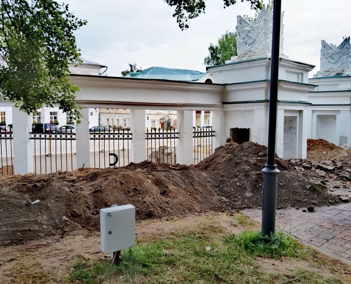 Символы советского времени исчезли со входа в Центральный парк Костромы