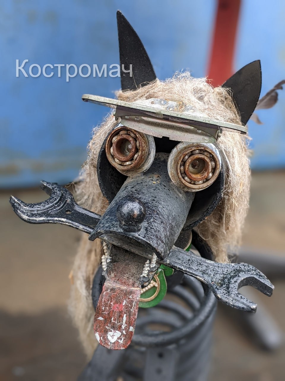 Собака-киборг охраняет автосервис под Костромой