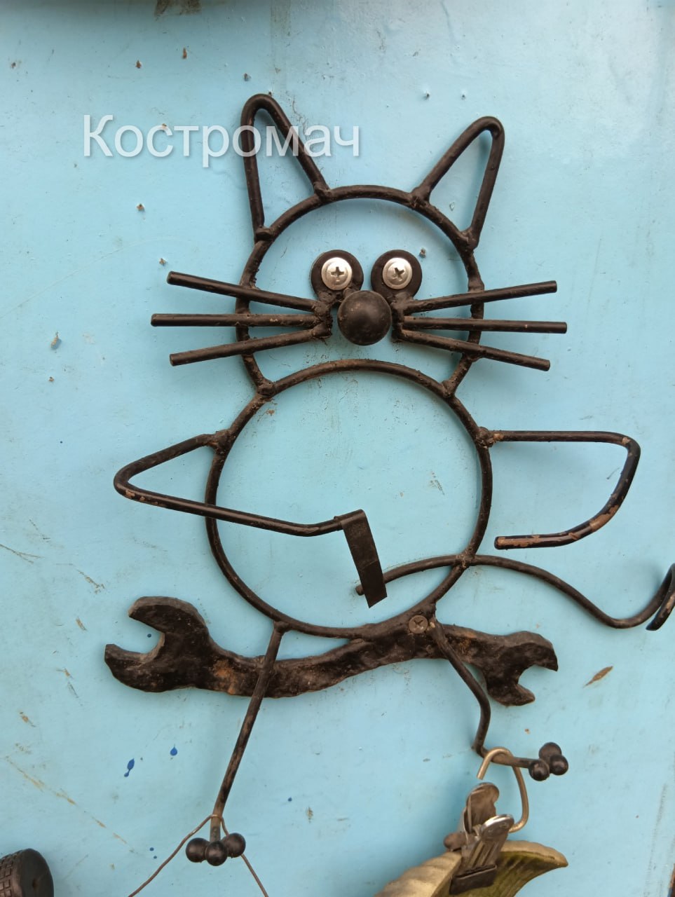 Собака-киборг охраняет автосервис под Костромой