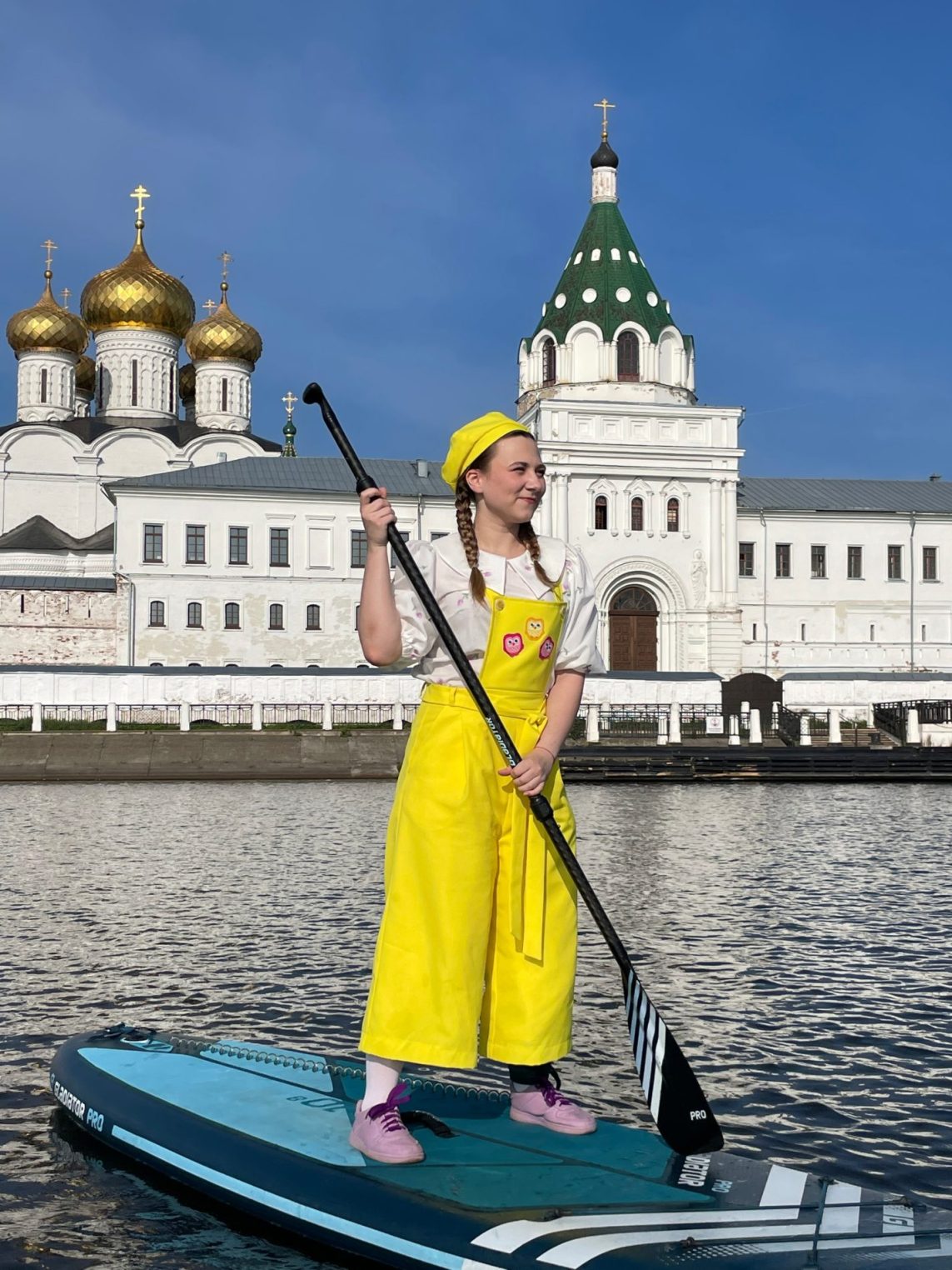 Костромская Снегурочка освоила сапборд