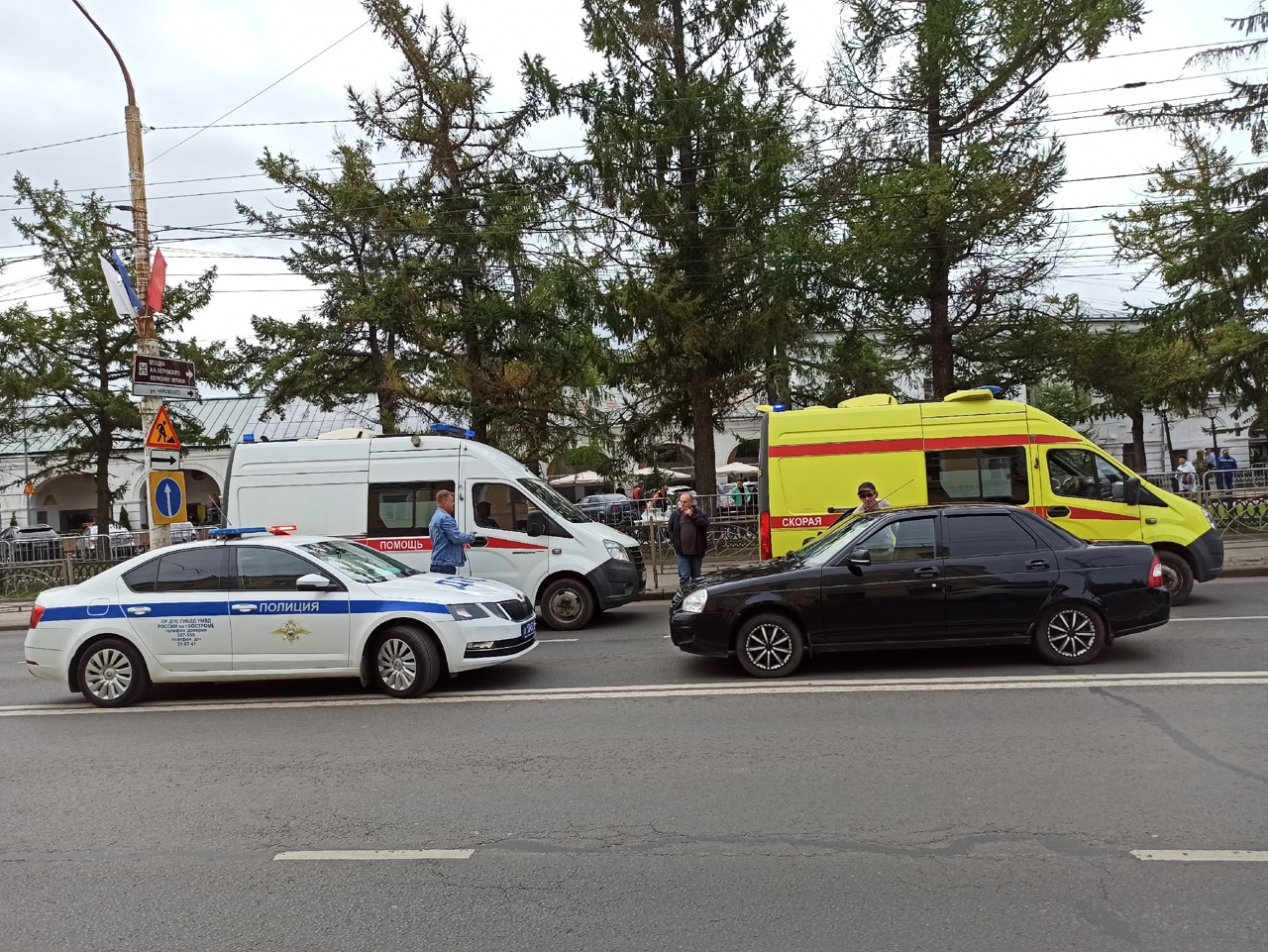В центре Костромы легковушка столкнулась с автобусом