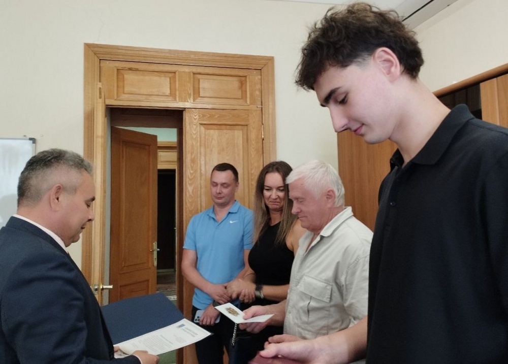 Глава администрации Костромы поздравил чемпиона мира Андрея Черепкова с победой