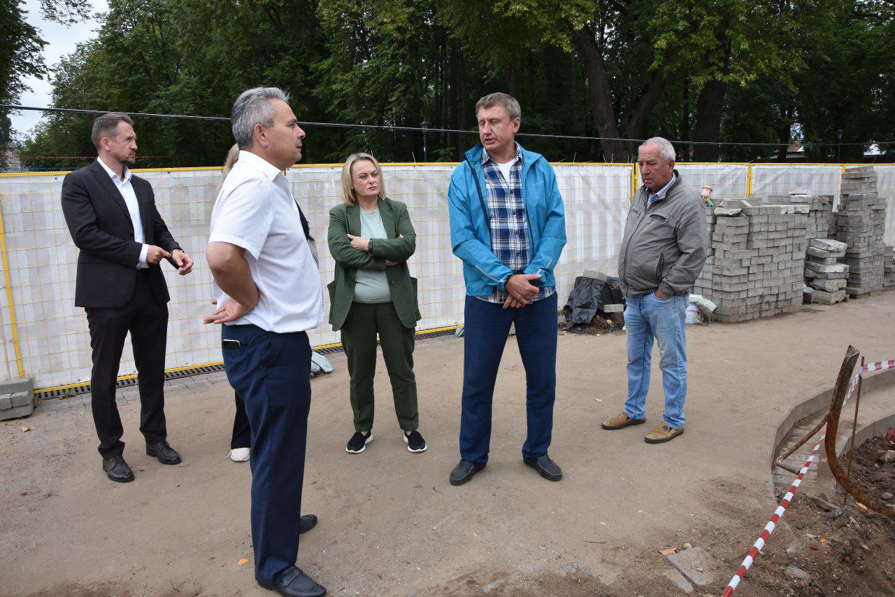 Ремонт входной группы в «Центральном» парке Костромы выполнен почти наполовину