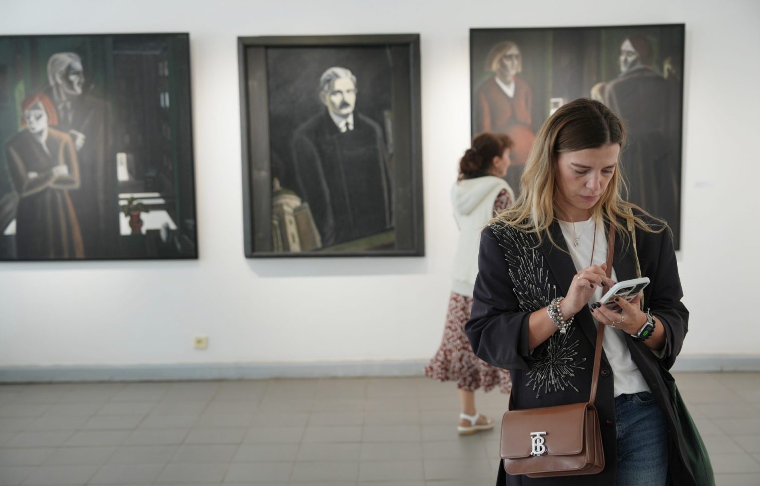 Прижизненный портрет Беллы Ахмадуллиной выставлен в Костроме