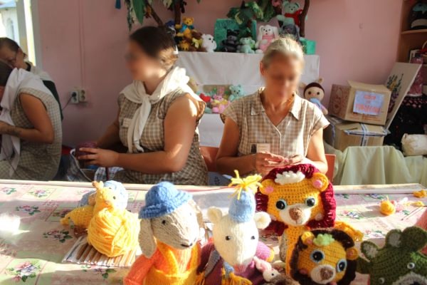 Из колонии с любовью: осужденные сотворили душевные подарки для детей