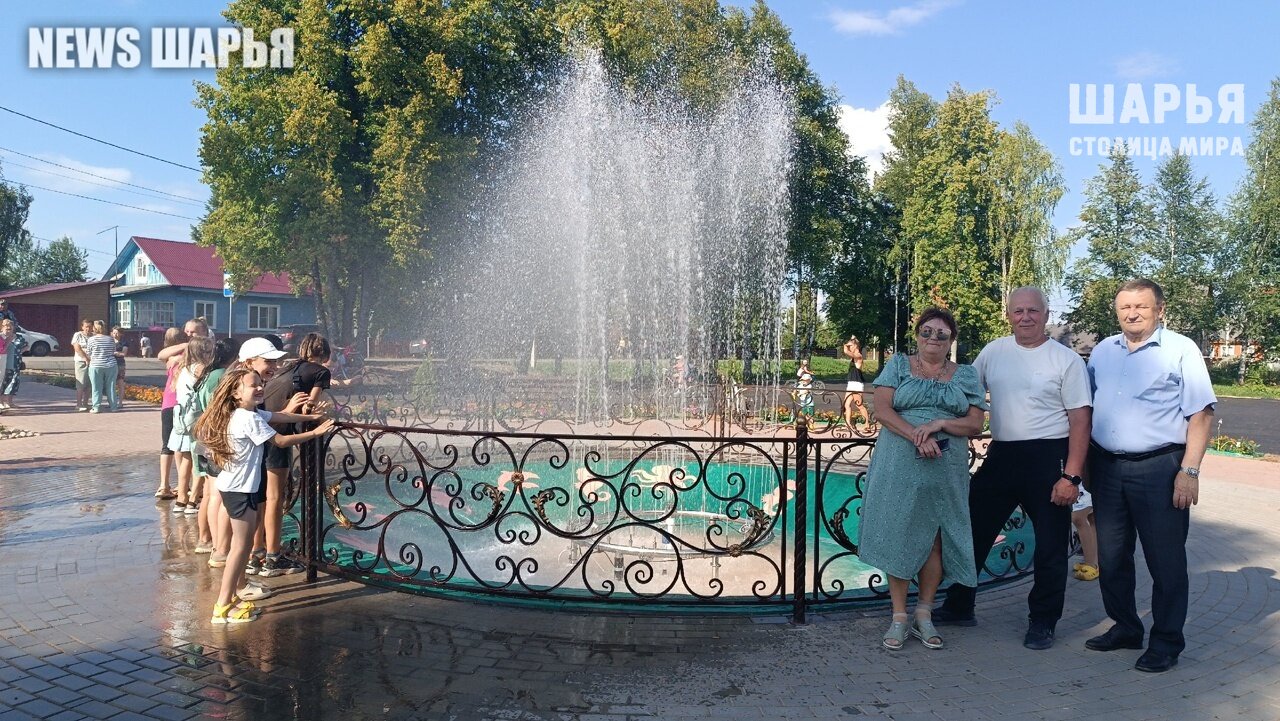 Новый фонтан в костромском поселке превратился в магнит