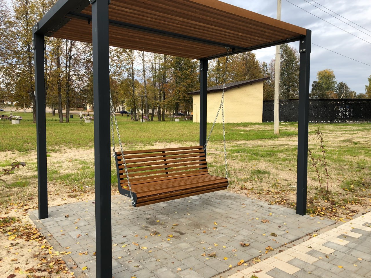 Парк в костромском райцентре превратился в сказочный сад