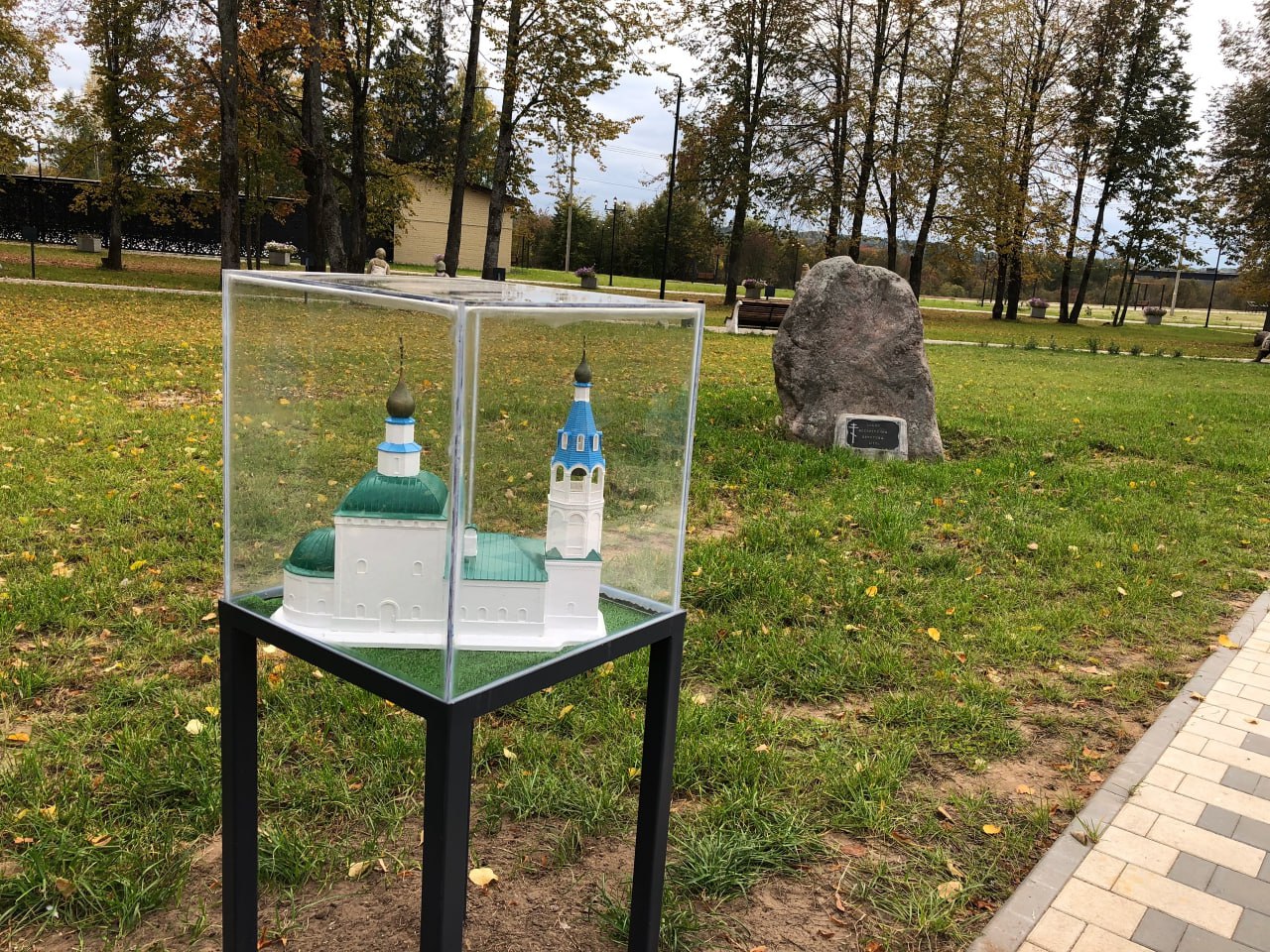 Парк в костромском райцентре превратился в сказочный сад