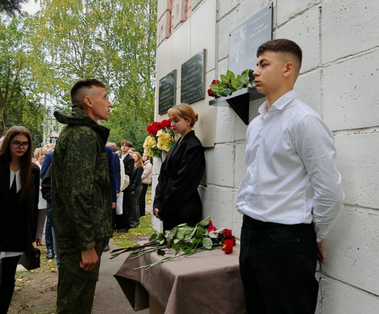 Памятную доску в честь героя СВО Ильи Дубинина открыли в Костроме