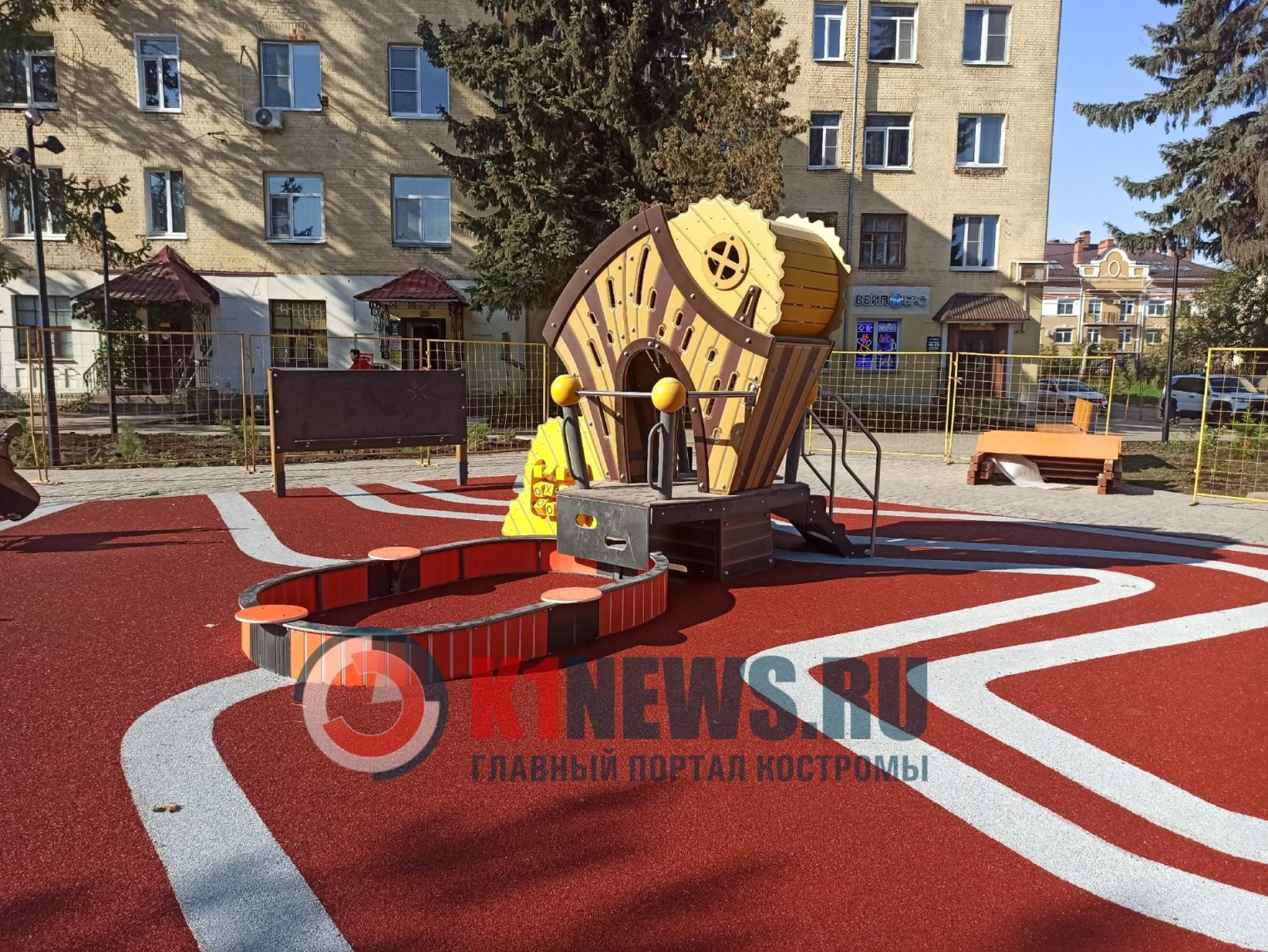Что-то на современном: крутой водный арт-объект появился в Костроме