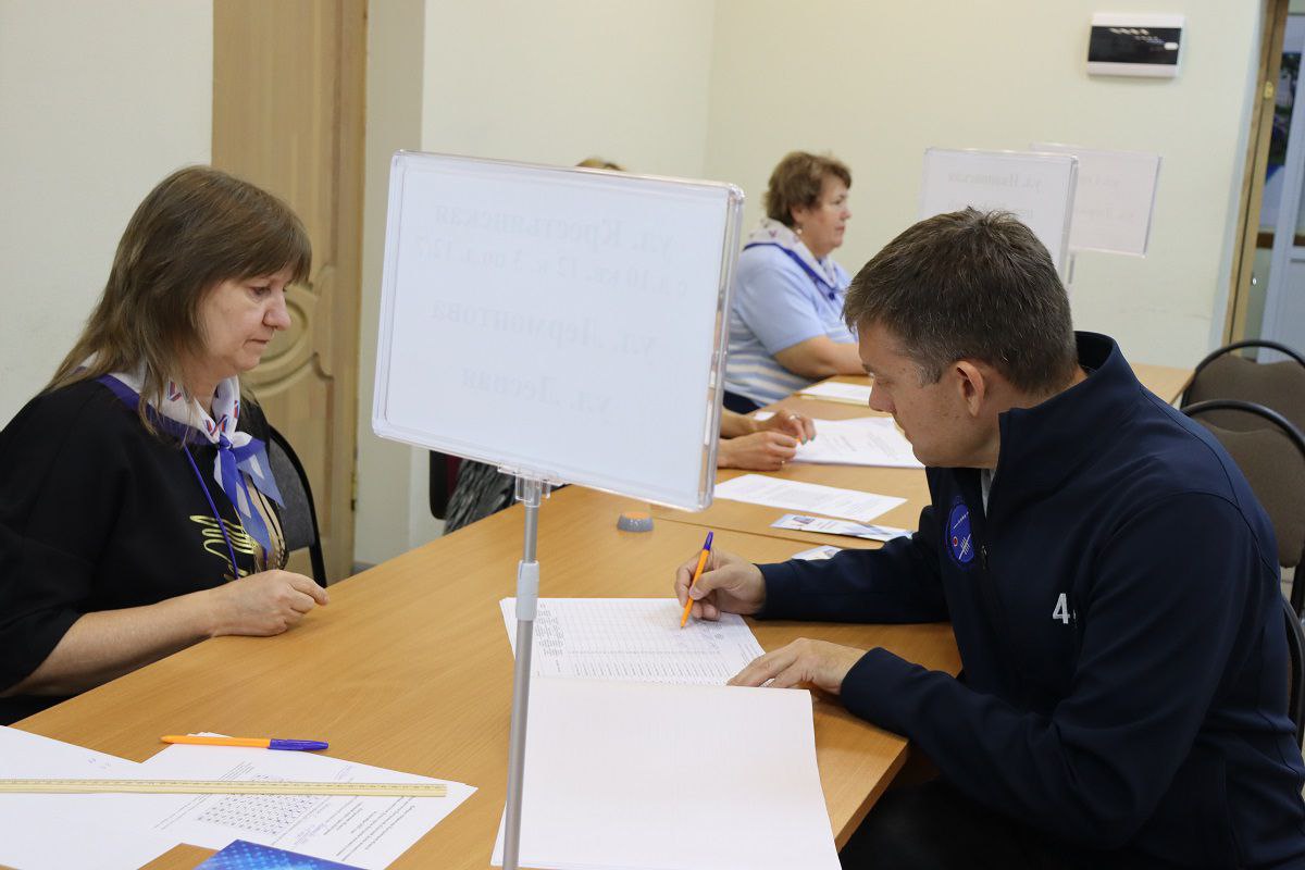 На выборах проголосовал сенатор Костромской области Николай Журавлев