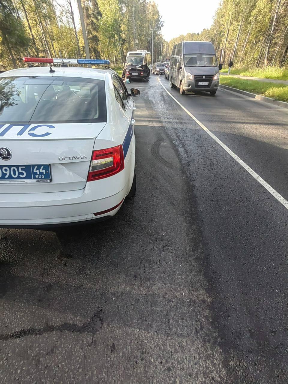 Жуть: на новой дороге в Костроме легковушка врезалась в маршрутку