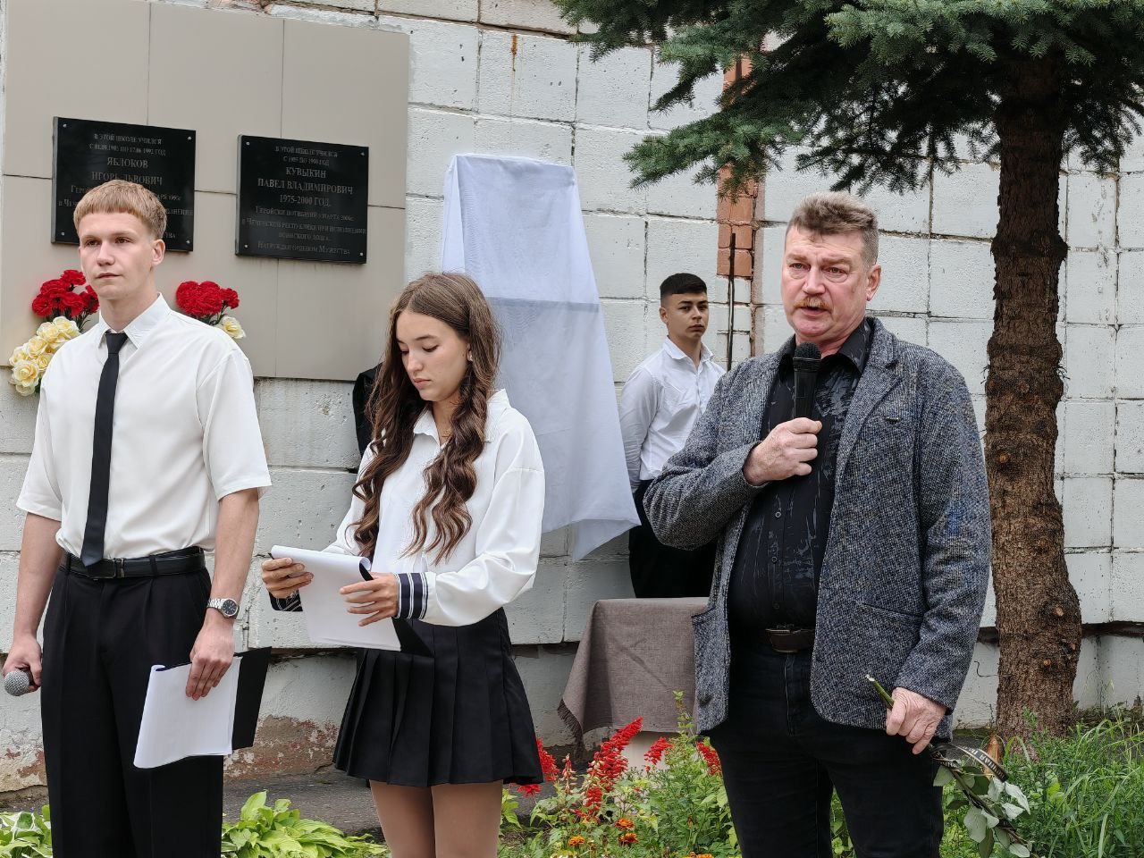 Памятную доску в честь героя СВО Ильи Дубинина открыли в Костроме