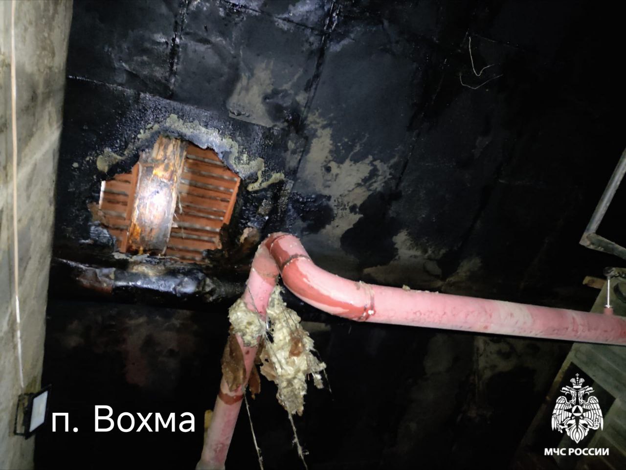 Таинственный незнакомец подпалил спортплощадку под Костромой