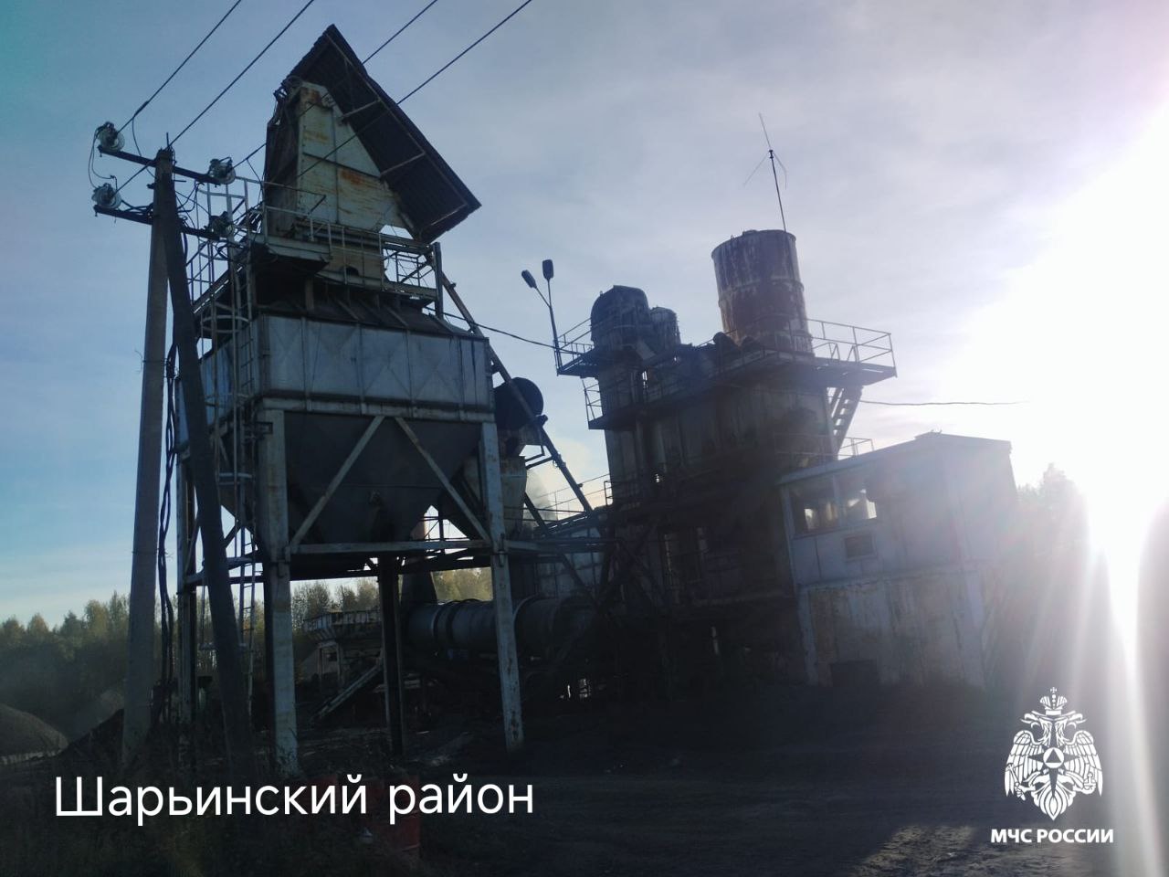Таинственный незнакомец подпалил спортплощадку под Костромой