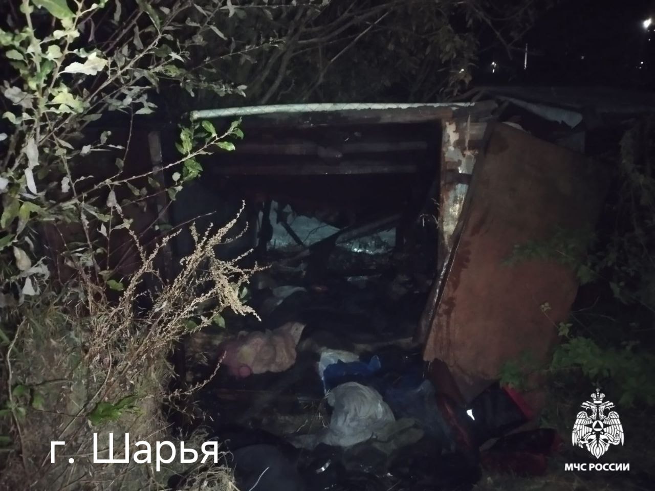 Таинственный незнакомец подпалил спортплощадку под Костромой