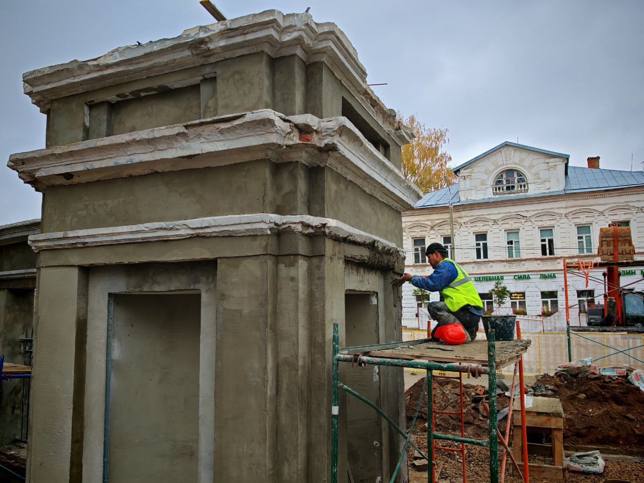 На арке Центрального парка в Костроме появятся короны