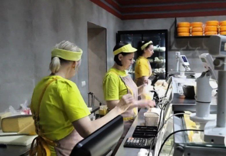 Ведущие канала "Россия-1" раскрыли стране рецепт костромского зеленого шоколада