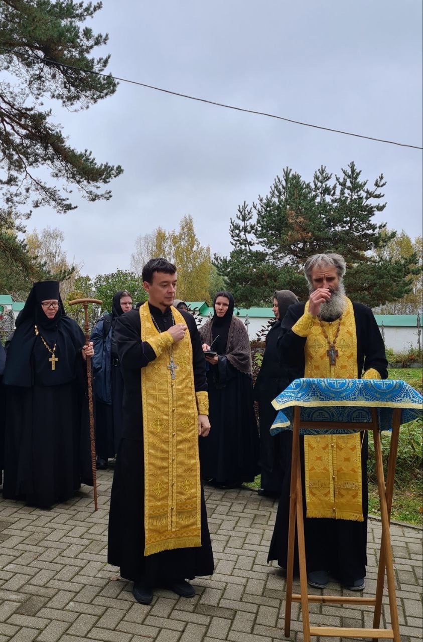 Новую икону костромского монастыря освятили на высоте птичьего полета