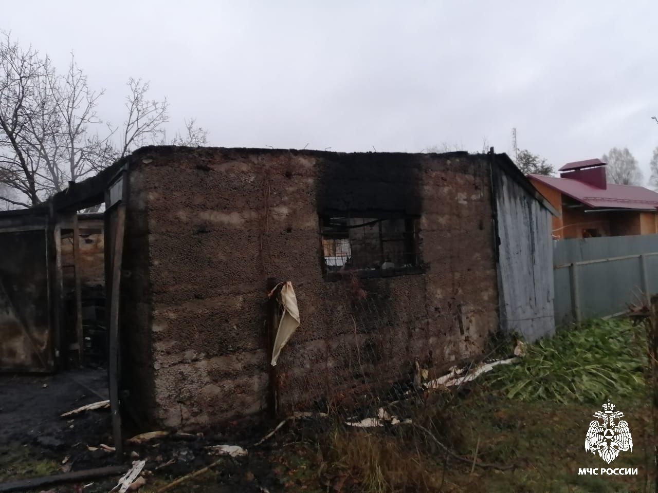 Легковушка под Костромой оказалась в огненной ловушке
