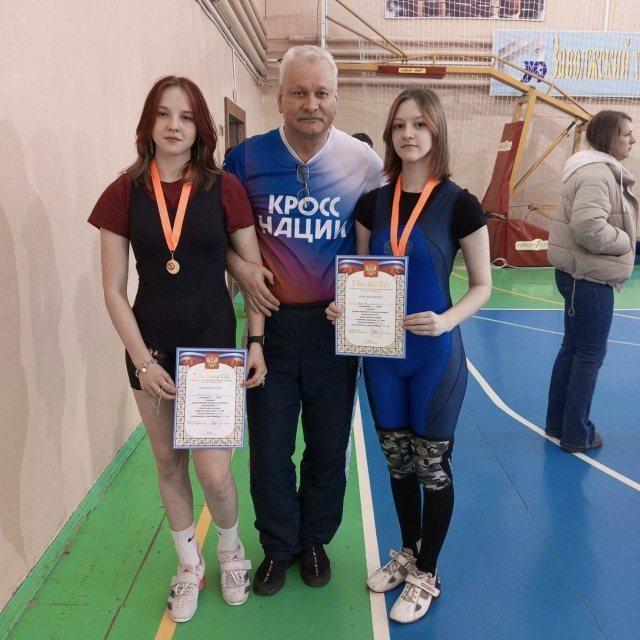 Костромские тяжелоатлеты привезли из Заволжска полный комплект медалей