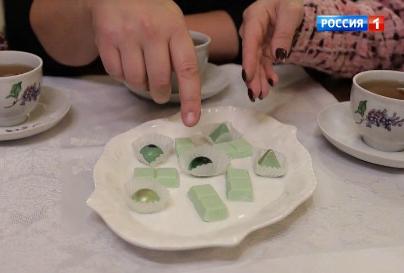 Ведущие канала "Россия-1" раскрыли стране рецепт костромского зеленого шоколада
