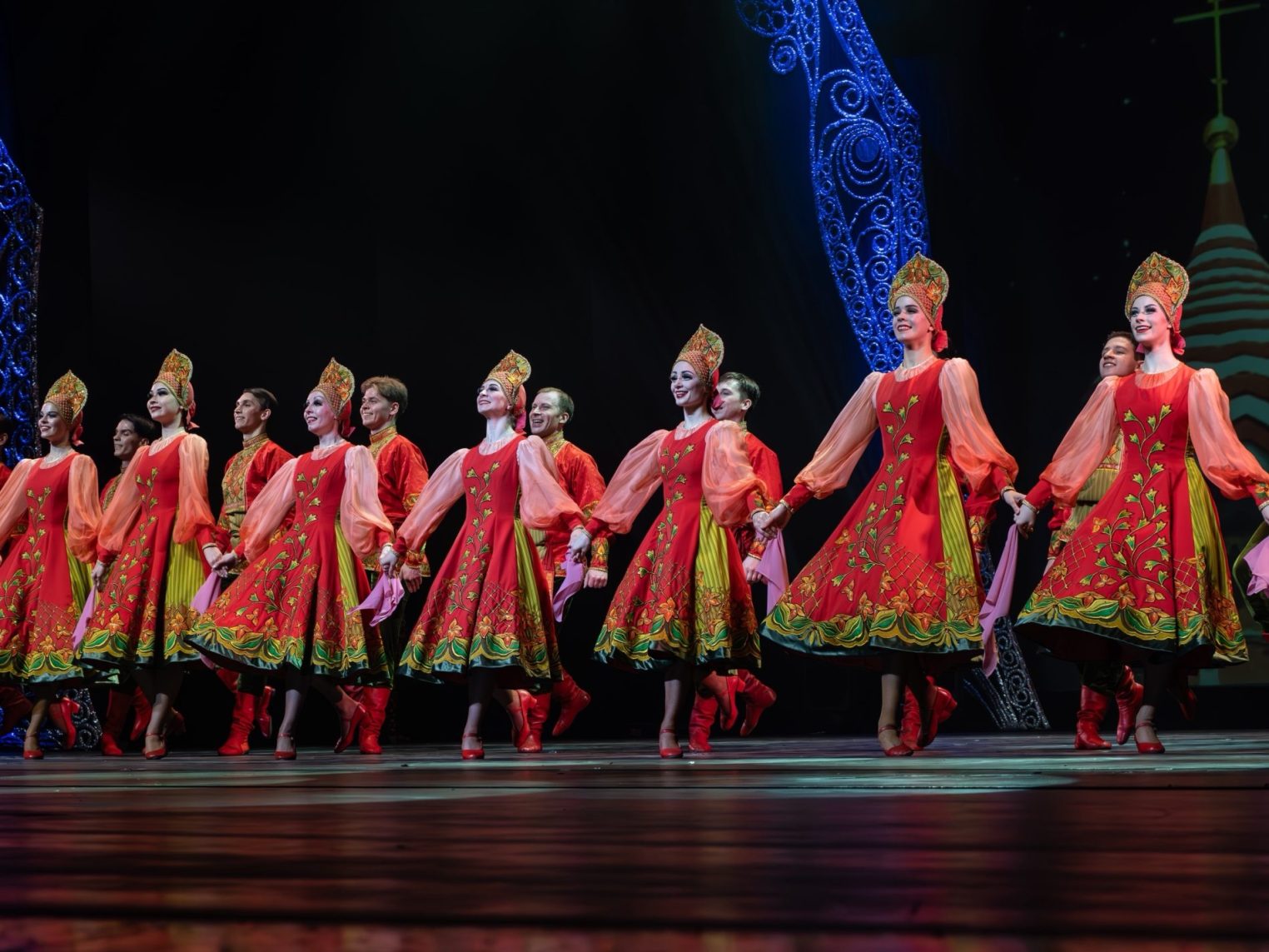 Китайцы испытали шок от танцоров Русского национального балета "Кострома"