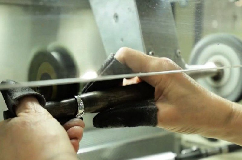 Телеведущая канала "Россия-1" освоила ювелирное дело в Костроме