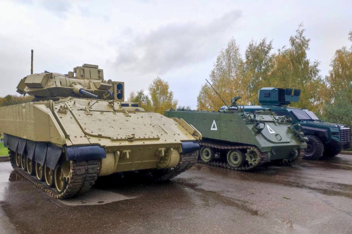 Трофейную боевую технику из зоны СВО выставили в Парке Победы в Костроме