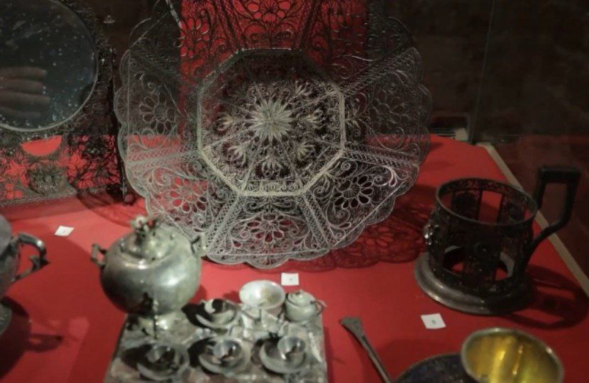 Телеведущая канала "Россия-1" освоила ювелирное дело в Костроме